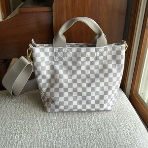 Canvelle Gray Checkered Crossbody Zip Tote Size Small